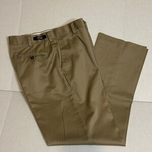 Roundtree &Yorke Sz 34x30 Classic Fit Khaki Pants with Inno-Flex waistband